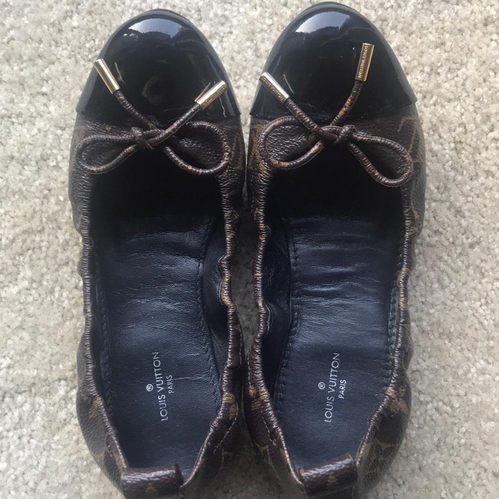 AUTHENTIC LOUIS VUITTON FLATS